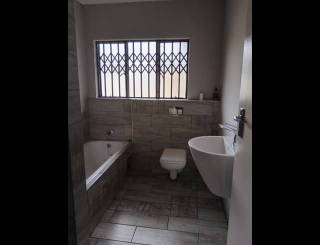 5 BEDROOM HOUSE FOR SALE IN BIRCHLEIGH NORTH